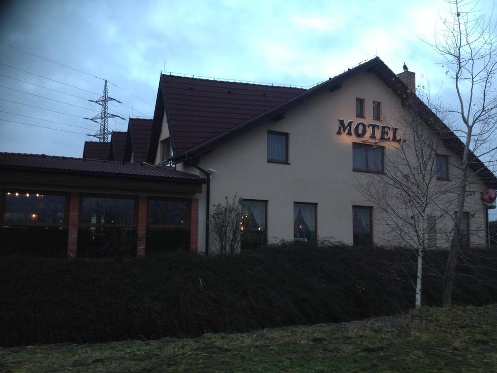 Motel U Krbu Vestec  Exterior photo