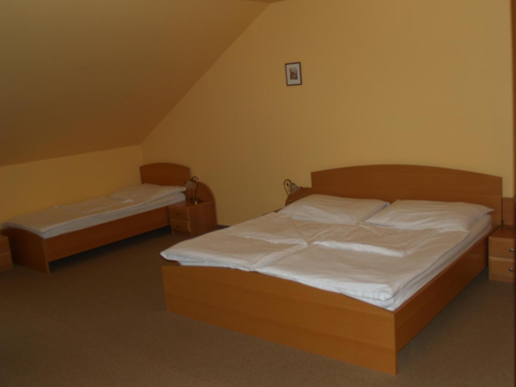 Motel U Krbu Vestec  Room photo